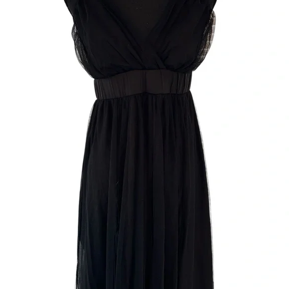 Black Maxi Dress with Elegant Silhouette - Picture 3 of 9